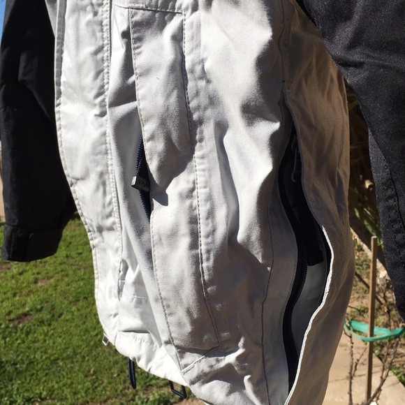 Four Square 04 jacket great for snow weather which now it’s perfect timing - Picture 8 of 12